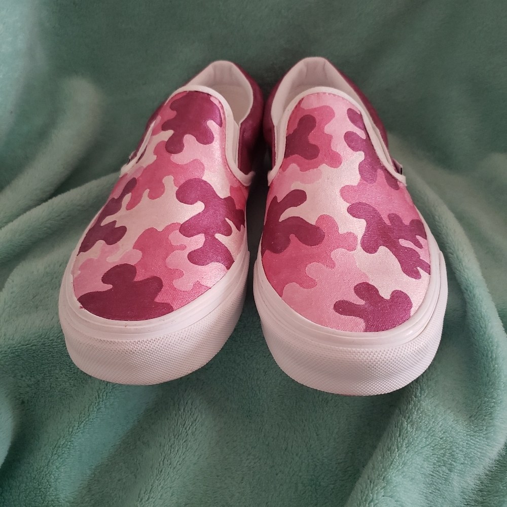NEW WOMANS CAMO VANS SIZE 10